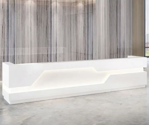 Σύγχρονα έπιπλα γραφείου Custom νέο σχεδιασμό στέκεται γραφείο οδήγησε μπροστινό γραφείο λευκό πάγκο υποδοχής